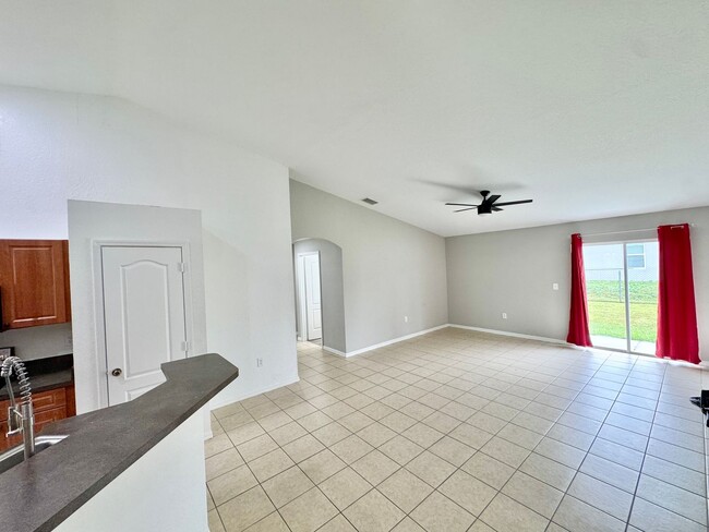 Building Photo - 4 Bedroom 2 Bath Home in Poinciana Village 3