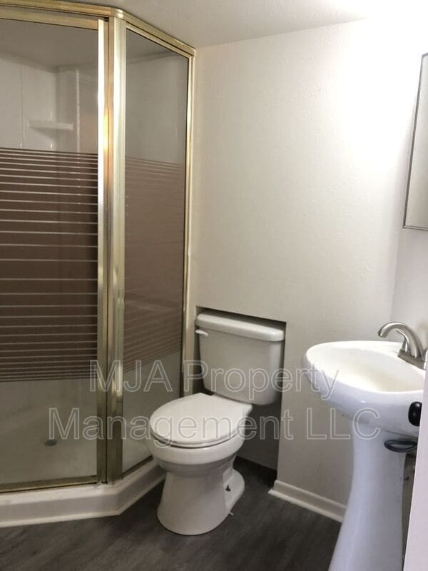 Building Photo - 4936 S La Brea St