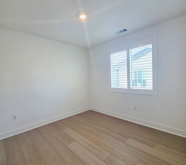 Building Photo - Newly-Buit Home in Great Park