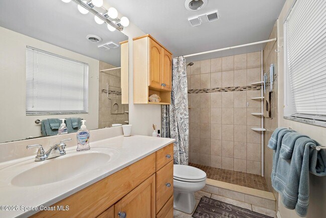 Building Photo - 4570 Ocean Beach Blvd