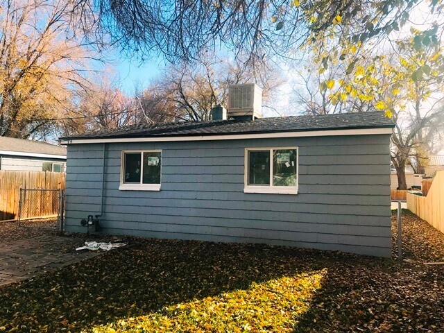 Building Photo - 120 E 8th N