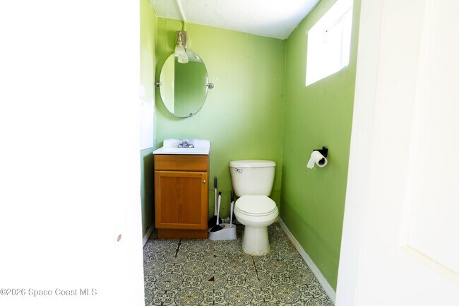 Building Photo - 317 Pineda St