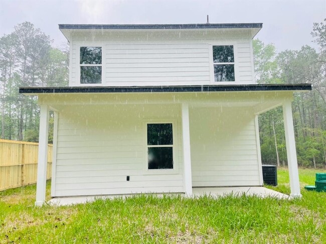 Building Photo - 15898 Chestnut Dr