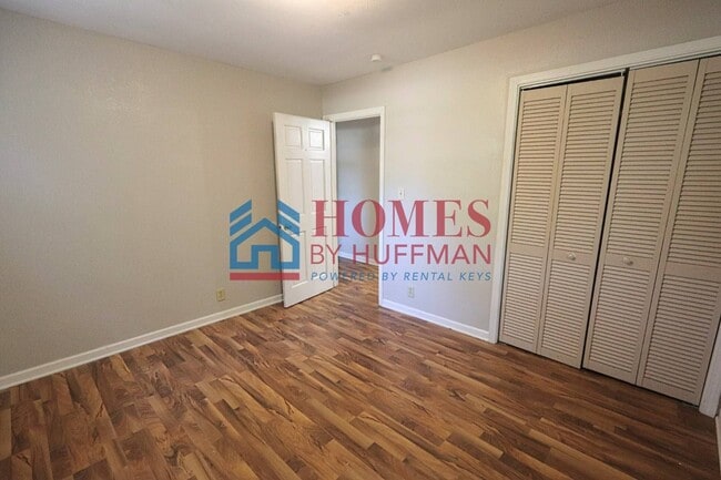Building Photo - Three Bedroom House | Move in Ready | Princeton