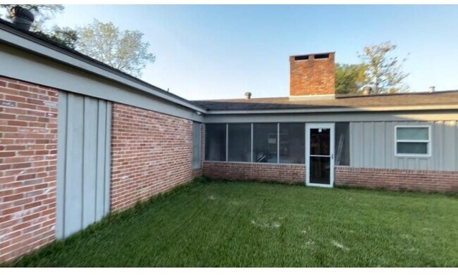 Building Photo - 3590 Brentwood Dr
