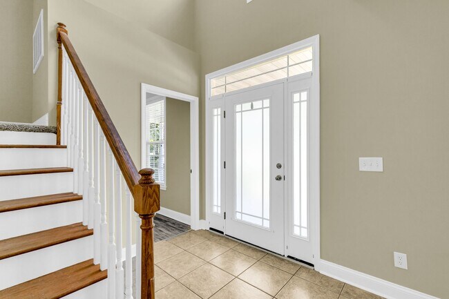 Building Photo - 4 Bedroom 2.5 Bathroom single family home ...