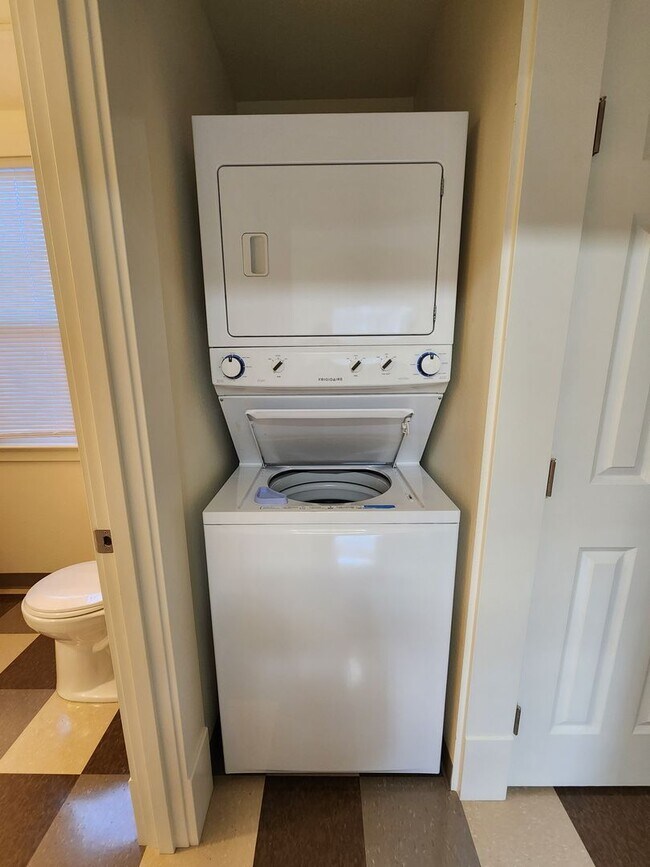 Building Photo - 1215 High St