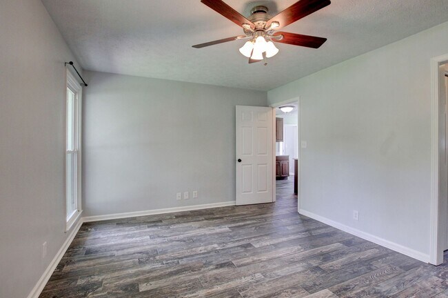 Building Photo - 180 Kings Deer Dr