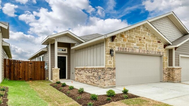 Building Photo - 600 Harvest Moon Dr