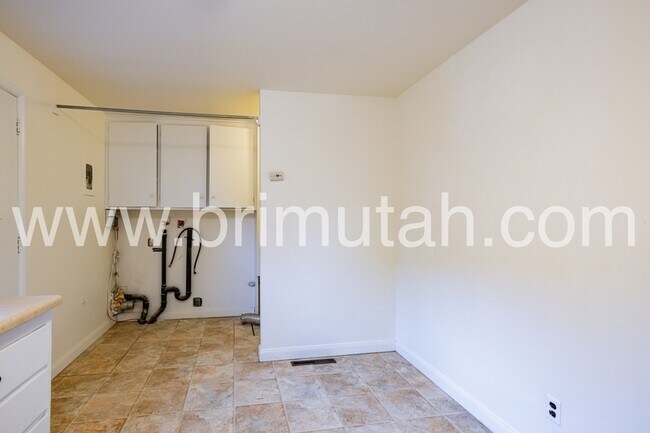 Building Photo - 3953-3955 Alberly Way