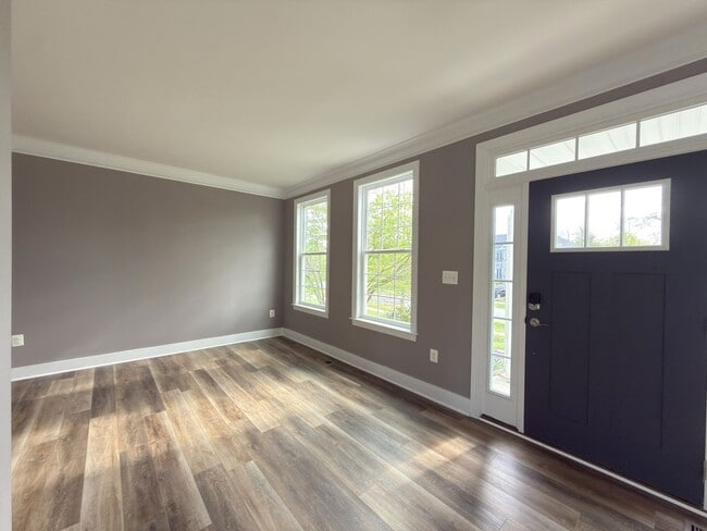 Building Photo - Spacious 4 Bed 3.5 Bath Home in Round Hill VA For Rent!