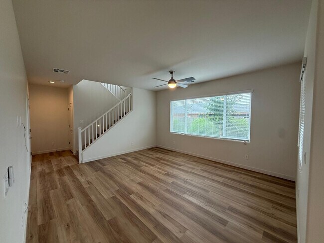 Building Photo - 624 N Vine St