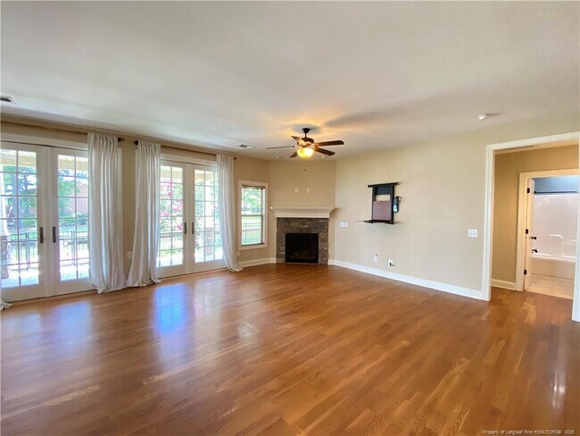 Building Photo - 484 Crown Point