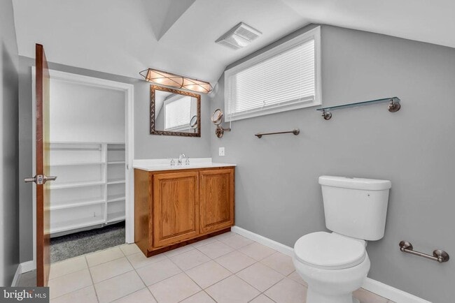 Building Photo - 165 Lakeview Dr S