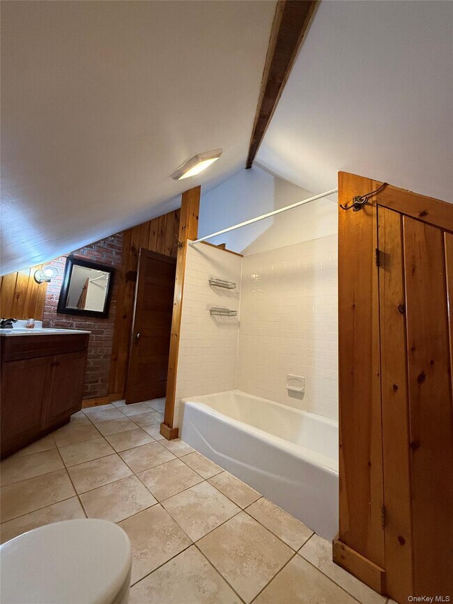 Building Photo - 104 E Main St