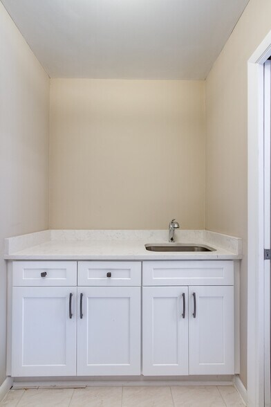 Laundry - 8555 Eagle Run Dr