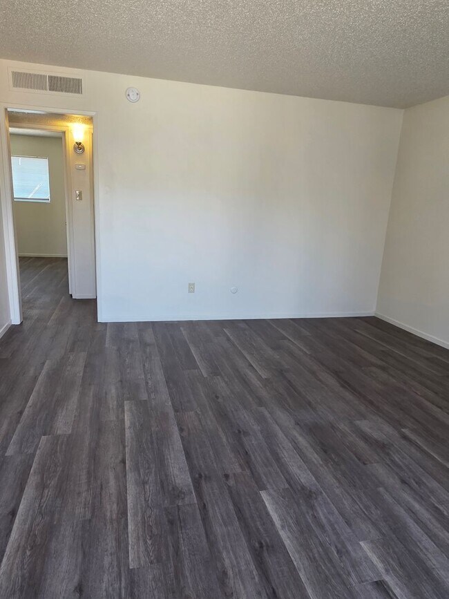 Building Photo - 114A Garnsey Ave
