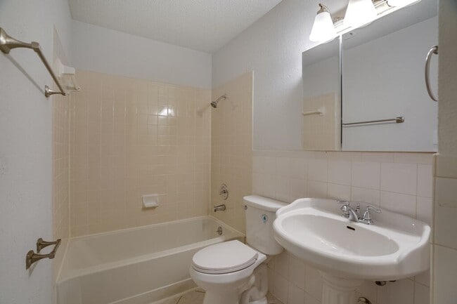 Building Photo - 5722 Shreveport Dr