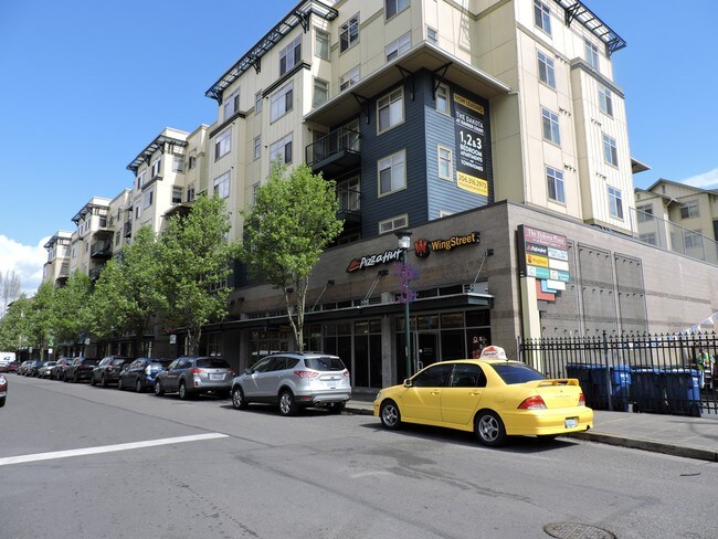 Building Photo - Dakota