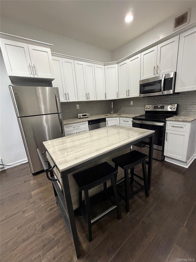 Building Photo - 509 E 183rd St