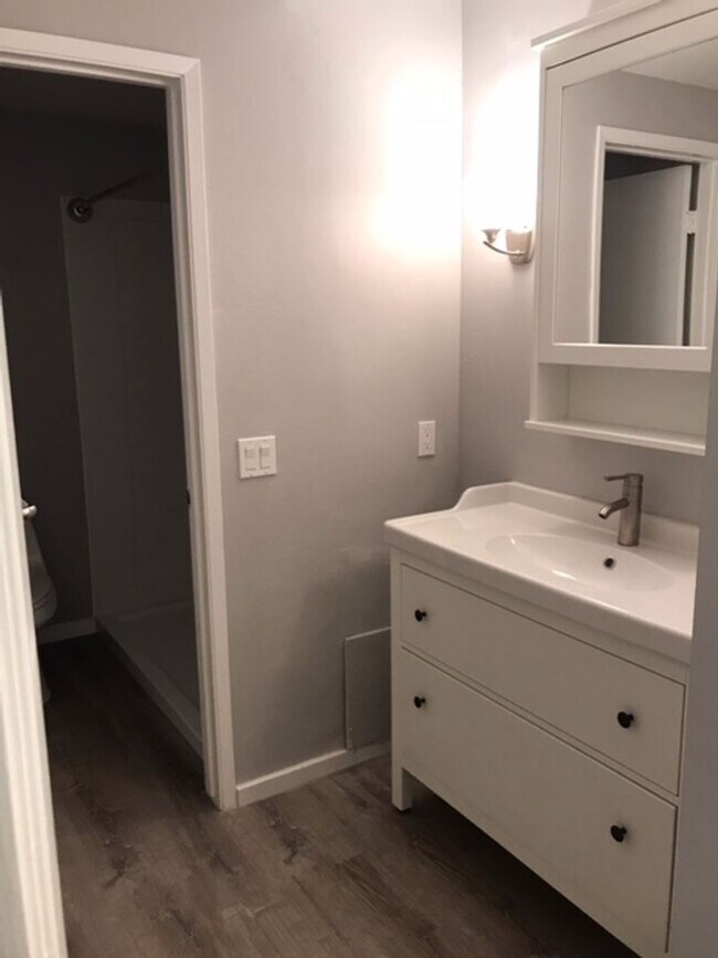 Building Photo - 657 Ocean View Dr