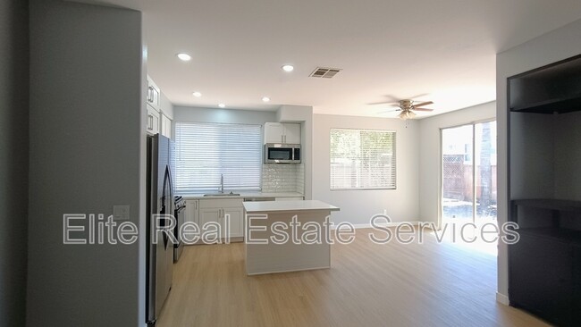 Building Photo - 1138 Calle Dulce