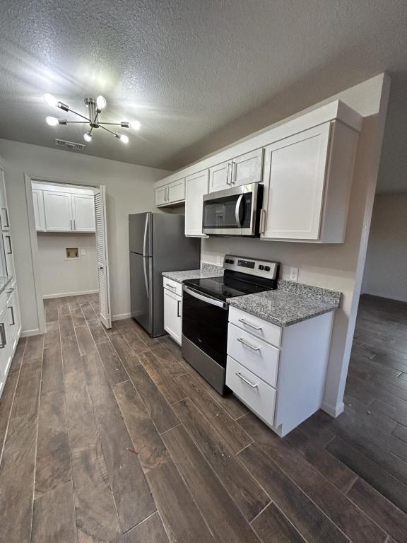 Building Photo - 3105 Vista Ln