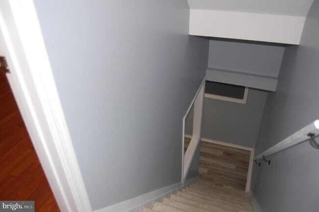 Building Photo - 131 Red Haven Dr