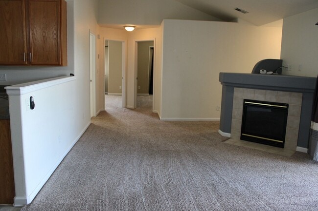 Building Photo - Beautiful 2-Bedroom Townhome in Pinnacle at T-Bone Ranch