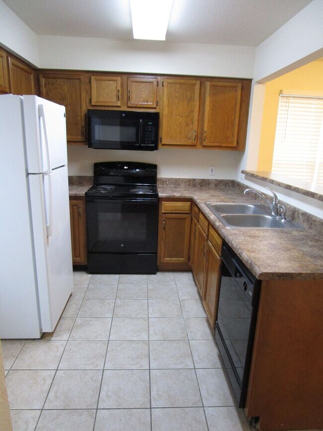 Building Photo - 4404-4404 W Jeana Ct