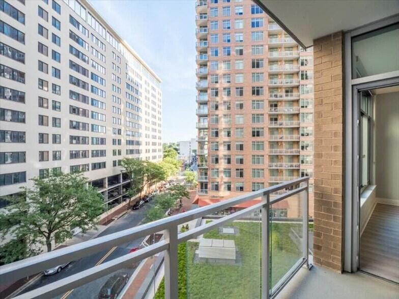 Building Photo - 4836 Rugby Ave