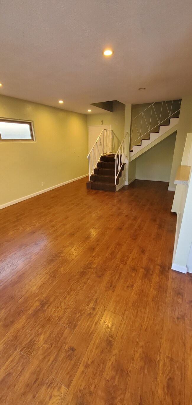 Building Photo - 11913 Culver Blvd