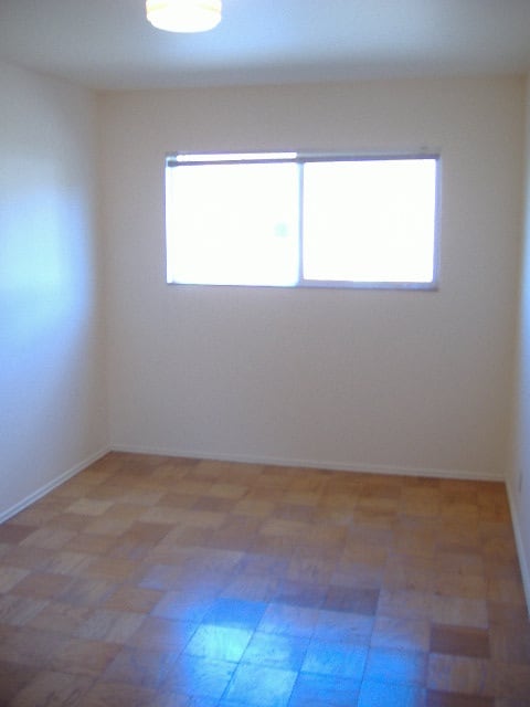 Interior Photo - 525 E Roy St
