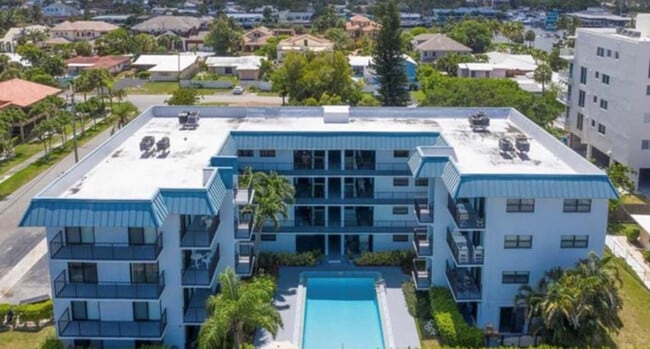 Building Photo - 1975 SE 3rd St