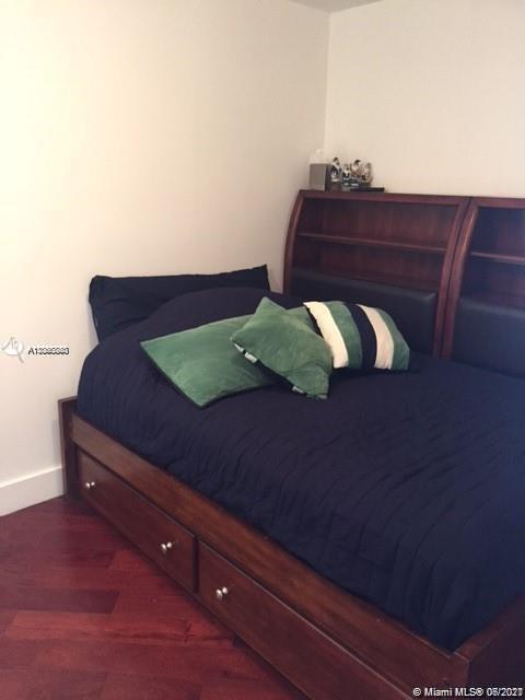 Building Photo - 2000 Island Blvd