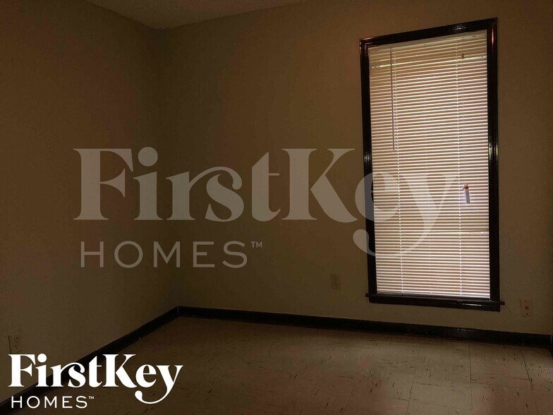 Building Photo - 4335 Sunnyslope Dr