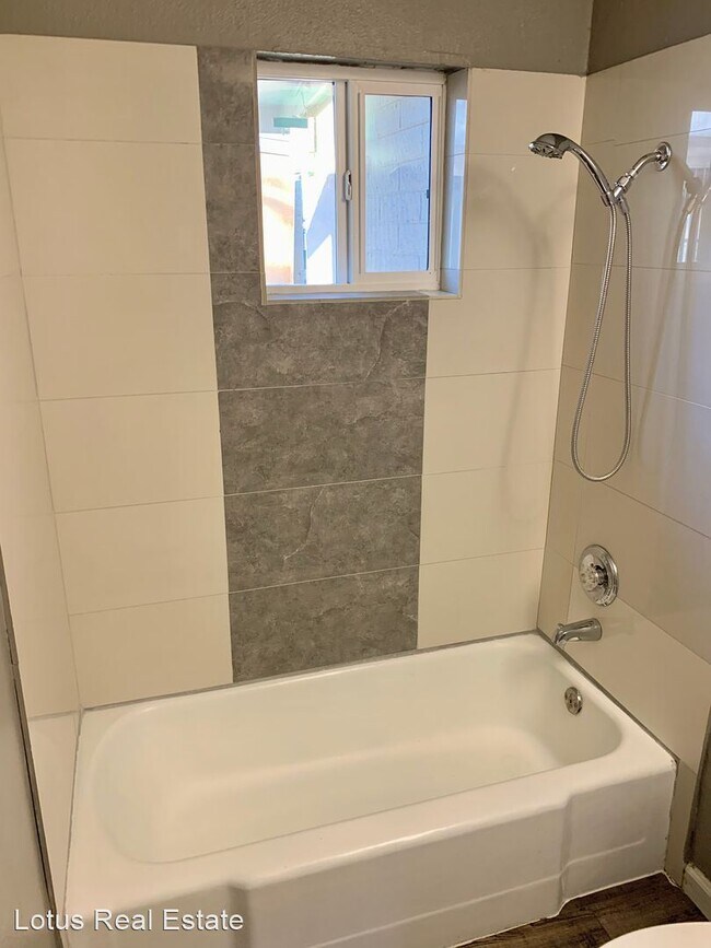 Building Photo - 2 br, 1 bath House - 2323 N 39th Ave.