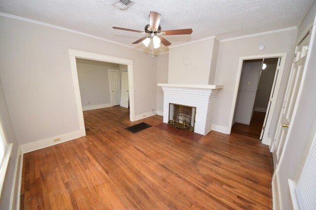 Building Photo - 3 bed, 1 bath near UOM