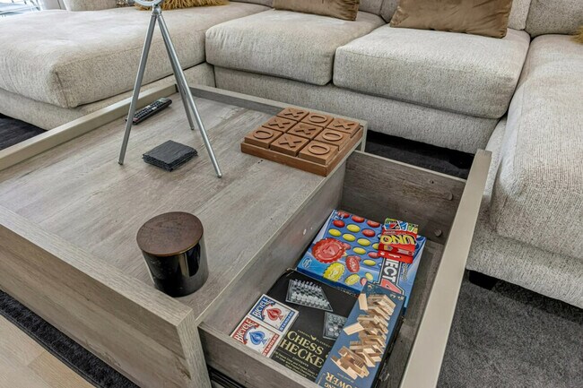 Building Photo - 3020 Live Oak St