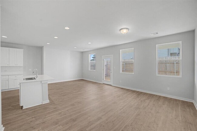 Building Photo - 17502 El Hidalgo Dr