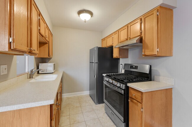 Building Photo - 817 Pahl Rd