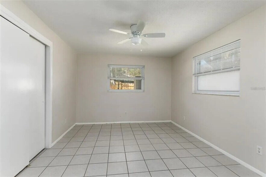 Building Photo - 2545 Hillsdale Ave