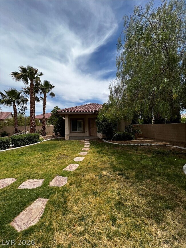 Building Photo - 10660 Lago Cantini St
