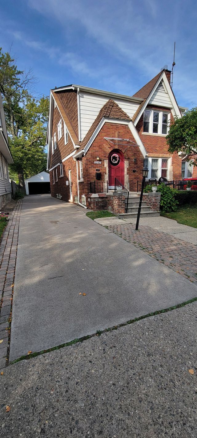 Building Photo - 1740 Anita Ave