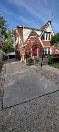 Building Photo - 1740 Anita Ave