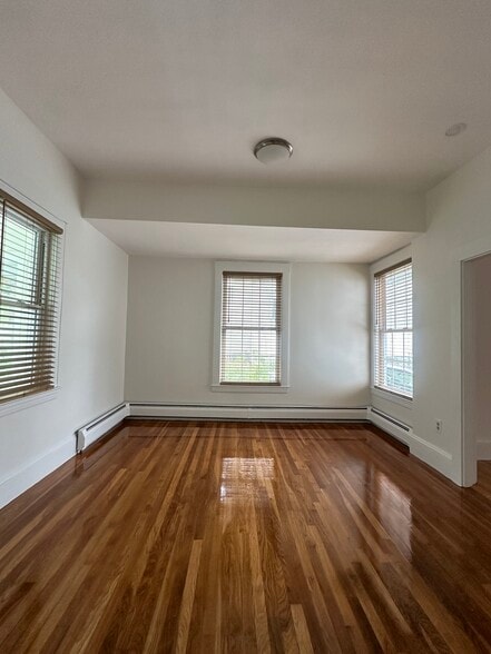 Separate dining room - 7 Buxton Ct