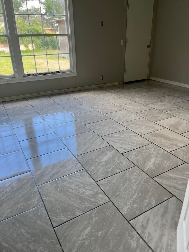 Building Photo - 4980 Chambers St