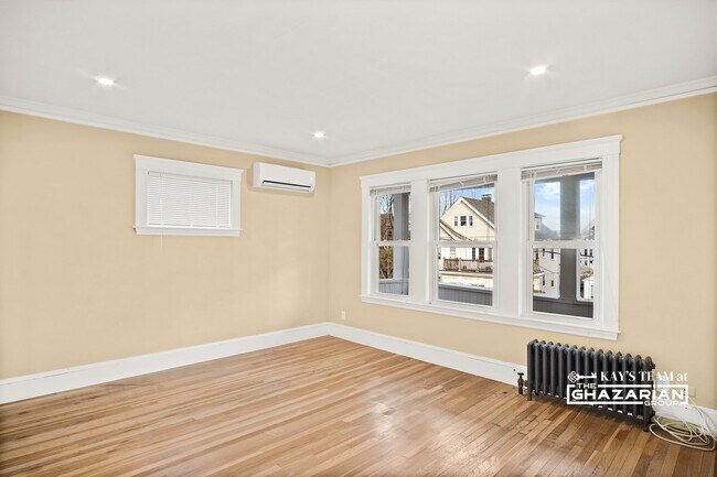 Building Photo - 42 Parsons St