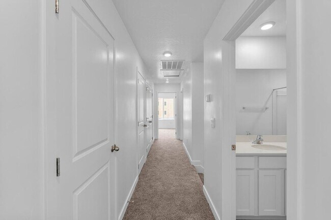 Building Photo - 2133 Wolverine Wy