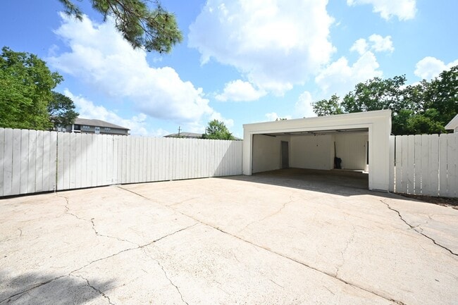 Building Photo - 14420 Westway Ln